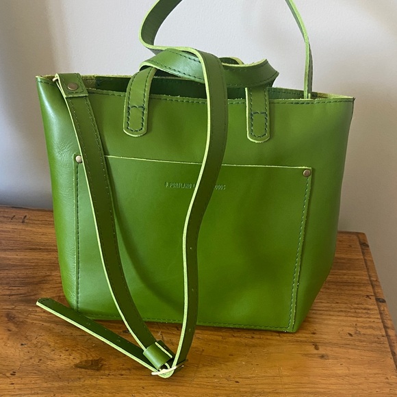 Portland Leather Vibrant Green Tote - Picture 4 of 5